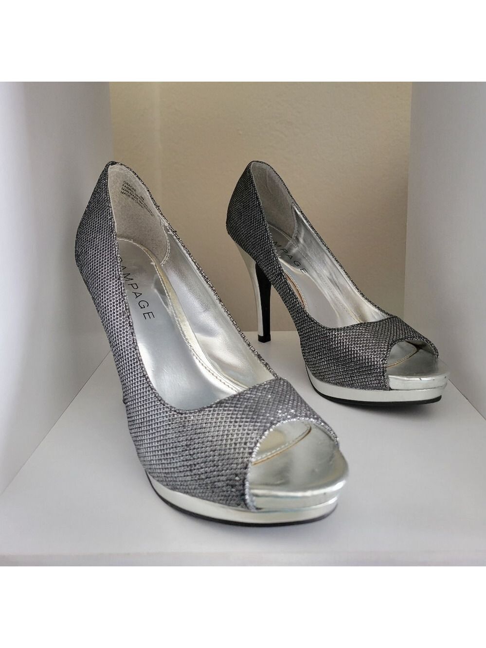 Heels/Shoes‎ Silver/gray size 8